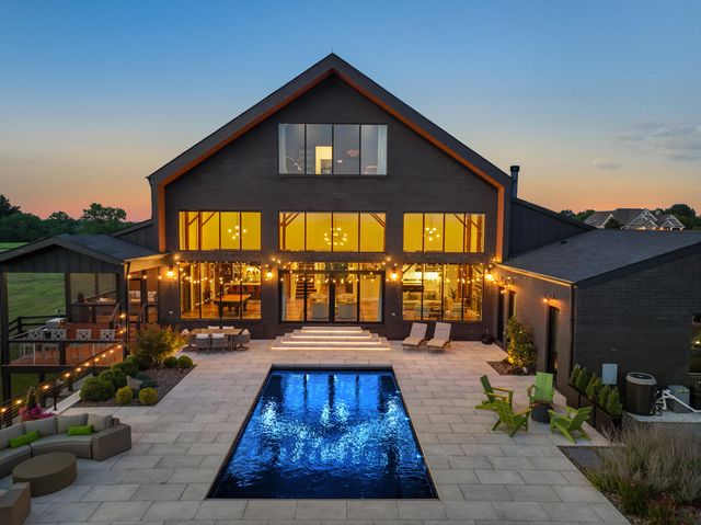 689 Sarah Blake Lane, Versailles, KY 40383