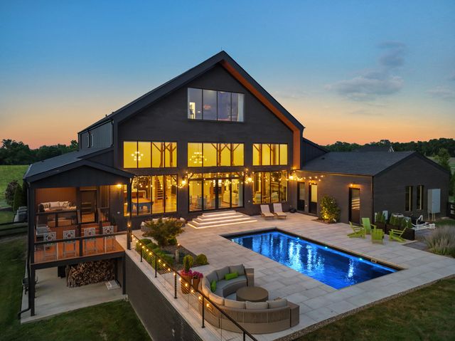 689 Sarah Blake Lane, Versailles, KY 40383