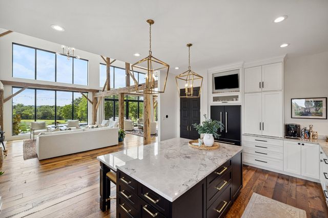 689 Sarah Blake Lane, Versailles, KY 40383
