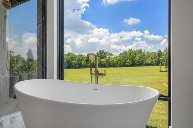 689 Sarah Blake Lane, Versailles, KY 40383