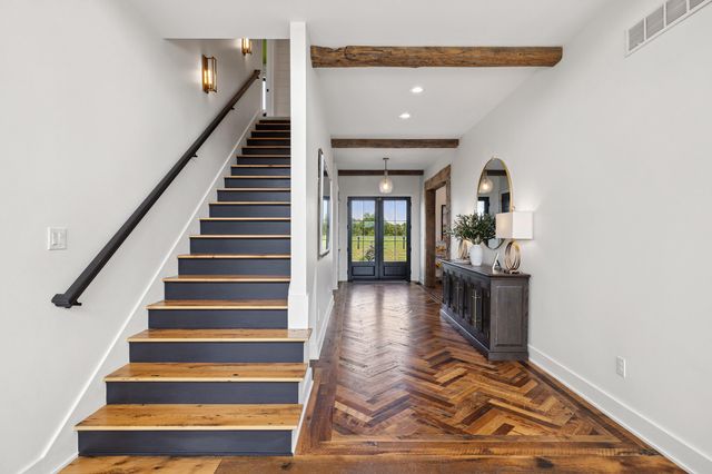 689 Sarah Blake Lane, Versailles, KY 40383