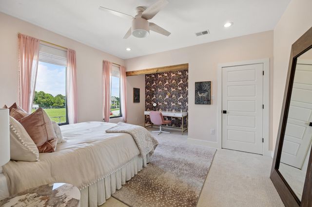689 Sarah Blake Lane, Versailles, KY 40383