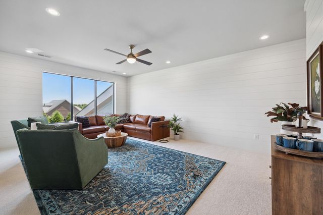 689 Sarah Blake Lane, Versailles, KY 40383