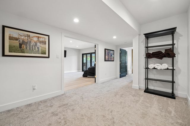 689 Sarah Blake Lane, Versailles, KY 40383