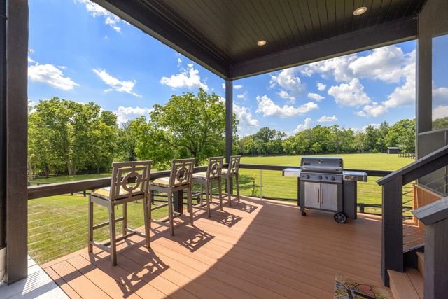 689 Sarah Blake Lane, Versailles, KY 40383
