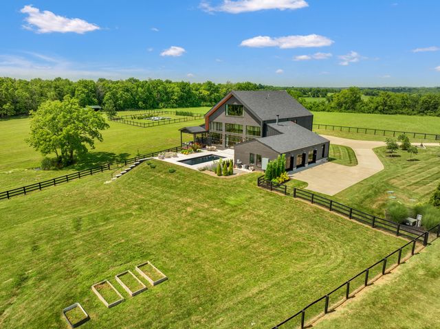 689 Sarah Blake Lane, Versailles, KY 40383