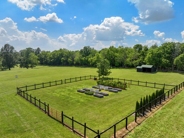 689 Sarah Blake Lane, Versailles, KY 40383
