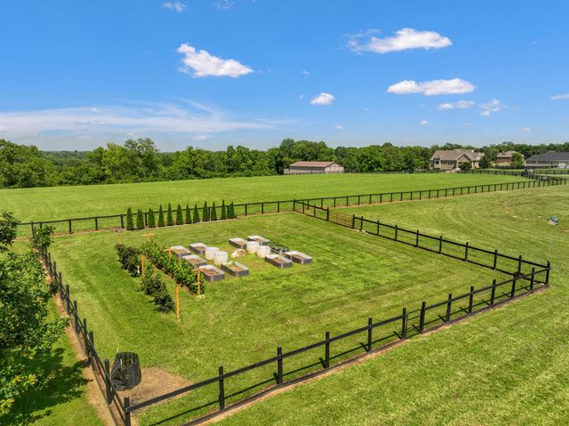 689 Sarah Blake Lane, Versailles, KY 40383