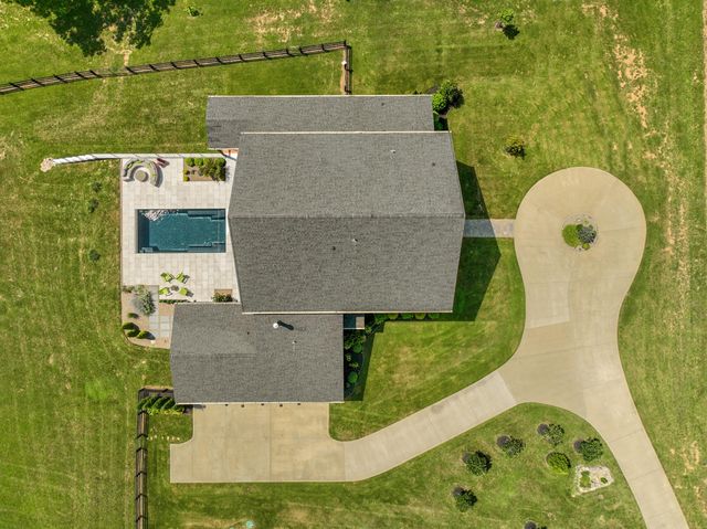 689 Sarah Blake Lane, Versailles, KY 40383