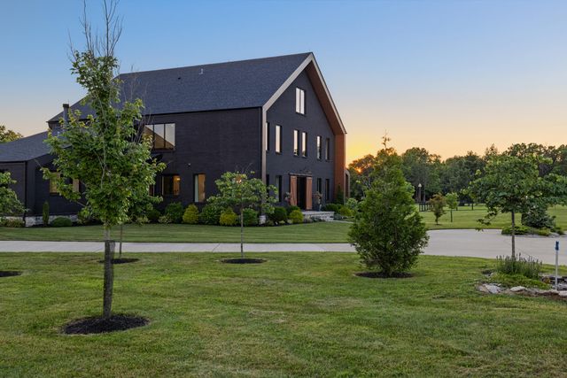 689 Sarah Blake Lane, Versailles, KY 40383
