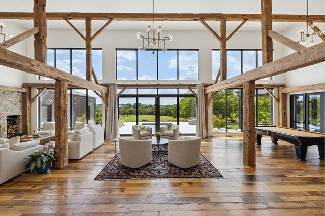 689 Sarah Blake Lane, Versailles, KY 40383