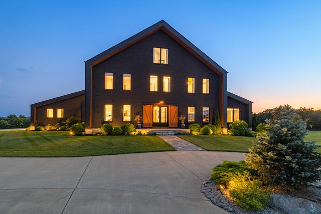 689 Sarah Blake Lane, Versailles, KY 40383