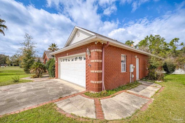 7934 Castle Pointe Way, Pensacola, FL 32506