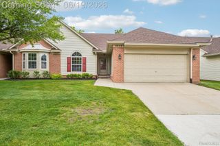 2053 Maplehurst Drive, Commerce Charter Township, MI 48390