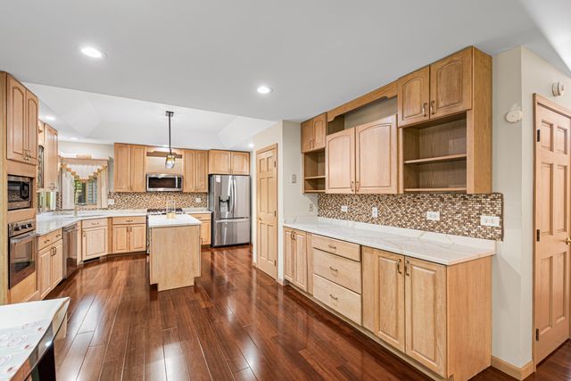 7125 Dove Drive, Schererville, IN 46375