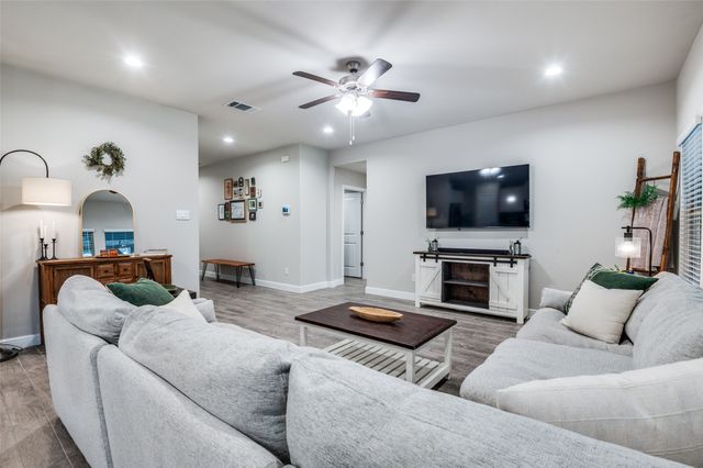 1349 Rolling Meadows Drive, Cedar Hill, TX 75104