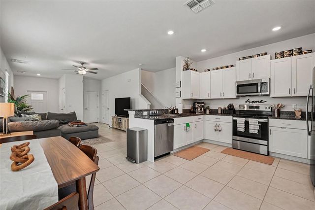 32137 POWDERPUFF MIMOSA DRIVE, San Antonio, FL 33576