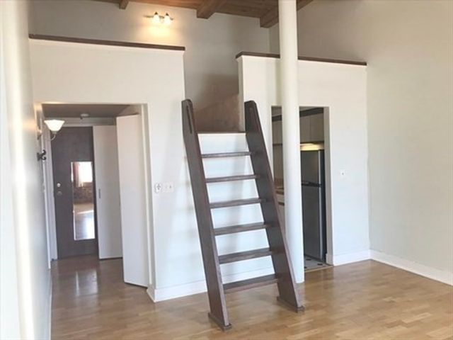 24 Norman St 204, Salem, MA 01970