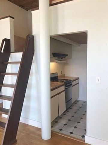 24 Norman St 204, Salem, MA 01970