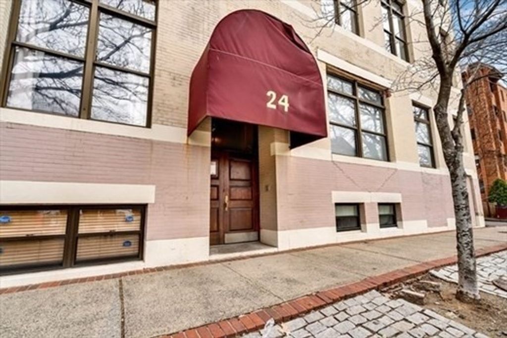 24 Norman St 204, Salem, MA 01970