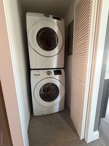 43 James Street, Babylon, NY 11702