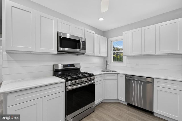 21 W 9TH ST, Marcus Hook, PA 19061