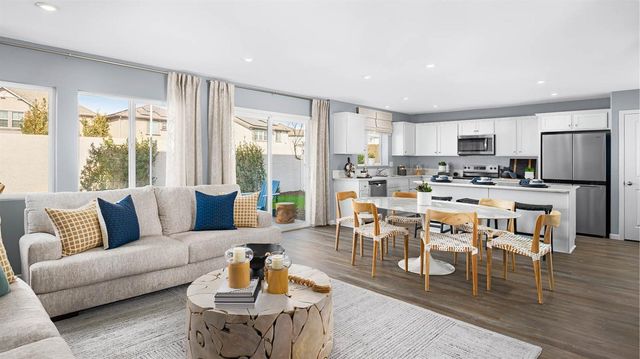 153 Soaring Dr, Lathrop, CA 95330