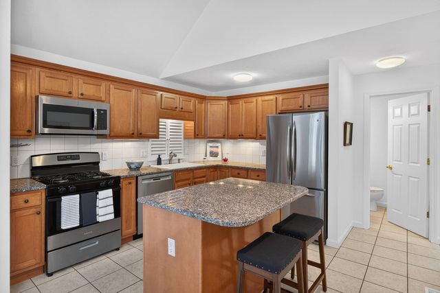 16 Gold Leaf Lane, Mashpee, MA 02649