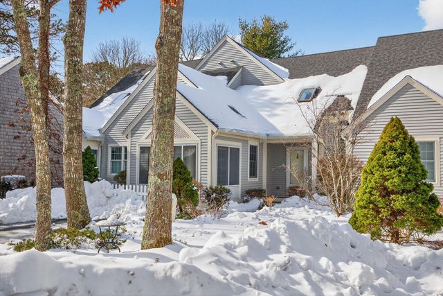 16 Gold Leaf Lane, Mashpee, MA 02649