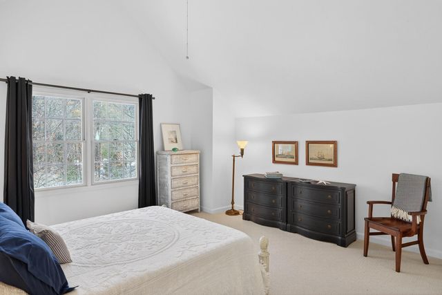 16 Gold Leaf Lane, Mashpee, MA 02649