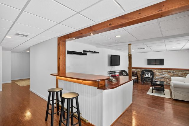 16 Gold Leaf Lane, Mashpee, MA 02649