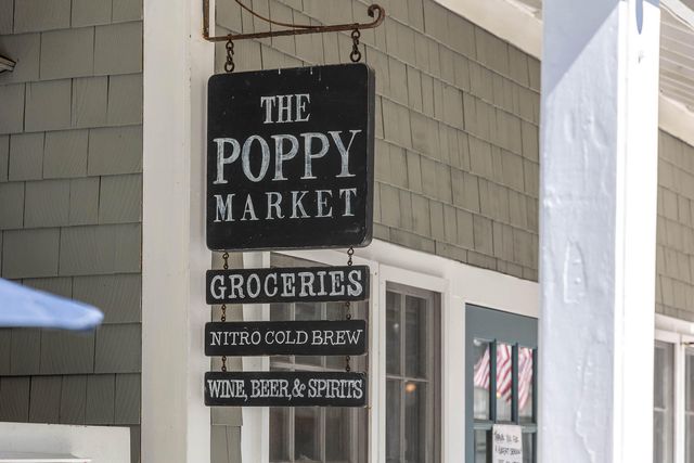 16 Gold Leaf Lane, Mashpee, MA 02649