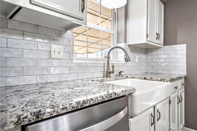 20711 S Parris Road, Pleasant Hill, MO 64080