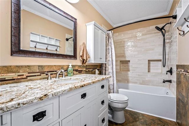 20711 S Parris Road, Pleasant Hill, MO 64080