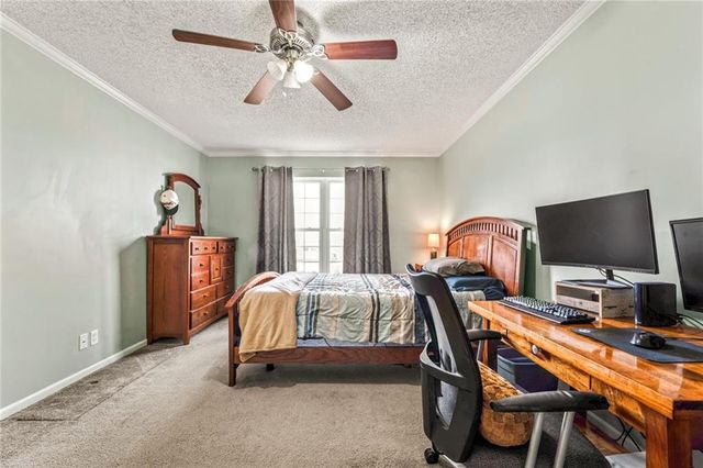 20711 S Parris Road, Pleasant Hill, MO 64080