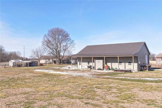 20711 S Parris Road, Pleasant Hill, MO 64080