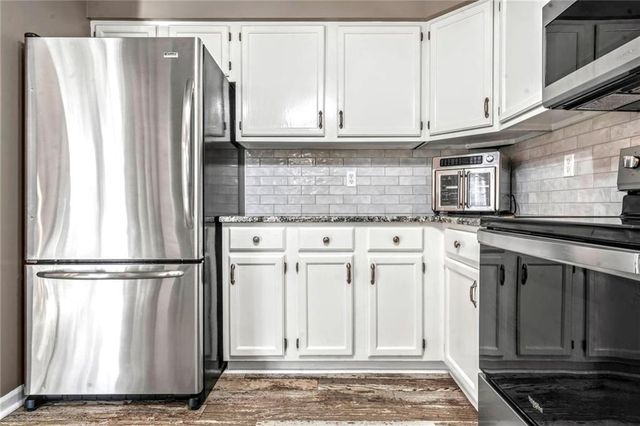 20711 S Parris Road, Pleasant Hill, MO 64080