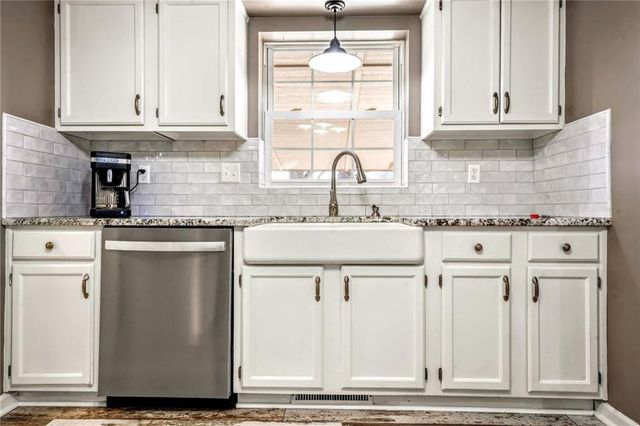 20711 S Parris Road, Pleasant Hill, MO 64080