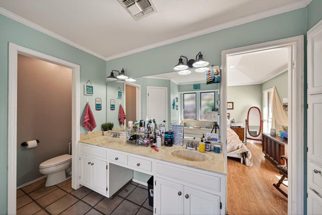 1911 Palace DR, New Braunfels, TX 78130