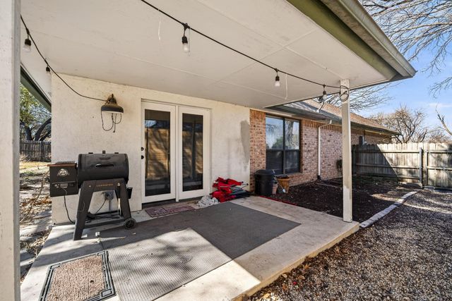 1911 Palace DR, New Braunfels, TX 78130