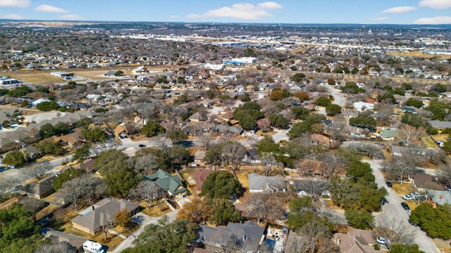 1911 Palace DR, New Braunfels, TX 78130