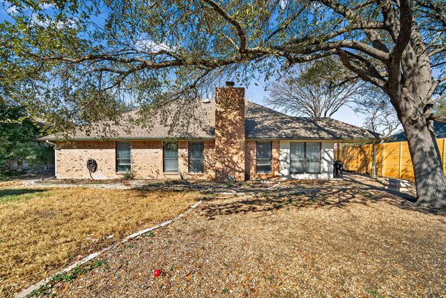 1911 Palace DR, New Braunfels, TX 78130