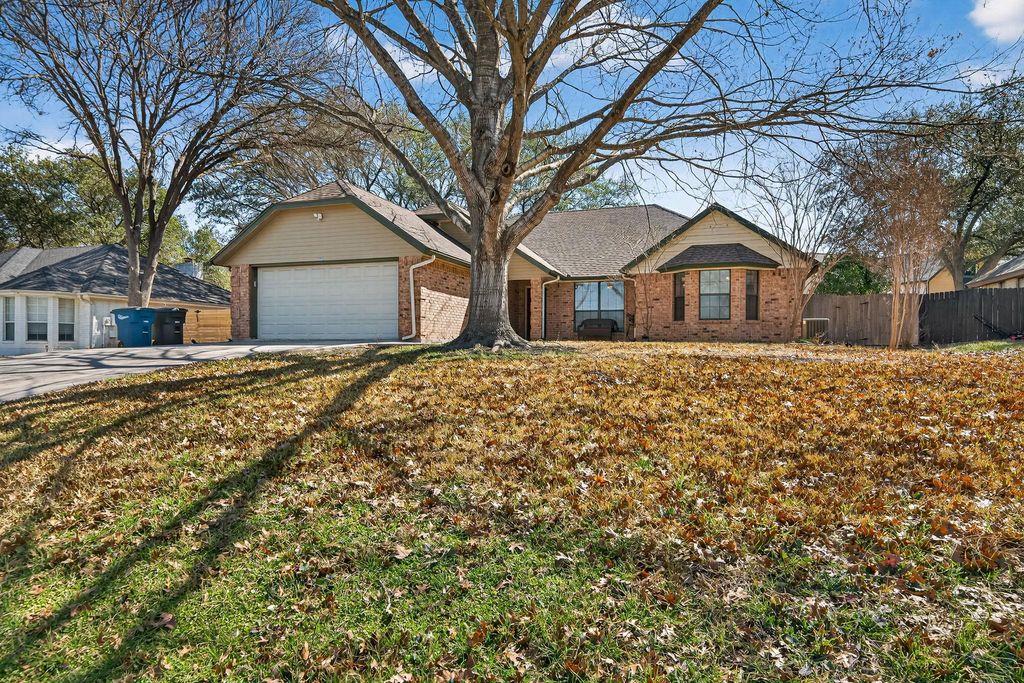 1911 Palace DR, New Braunfels, TX 78130