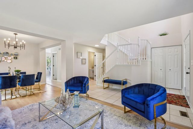 2060 Lyndhurst Lane, Aurora, IL 60503