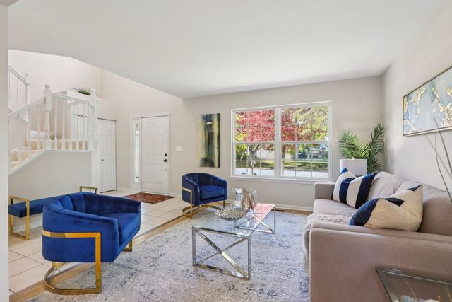 2060 Lyndhurst Lane, Aurora, IL 60503