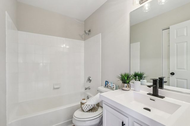 2060 Lyndhurst Lane, Aurora, IL 60503