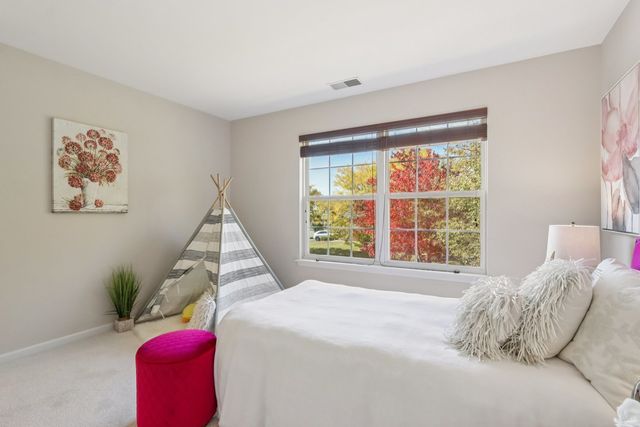 2060 Lyndhurst Lane, Aurora, IL 60503