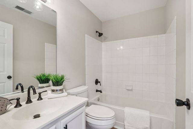 2060 Lyndhurst Lane, Aurora, IL 60503