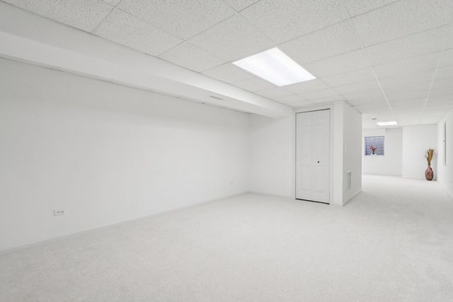 2060 Lyndhurst Lane, Aurora, IL 60503