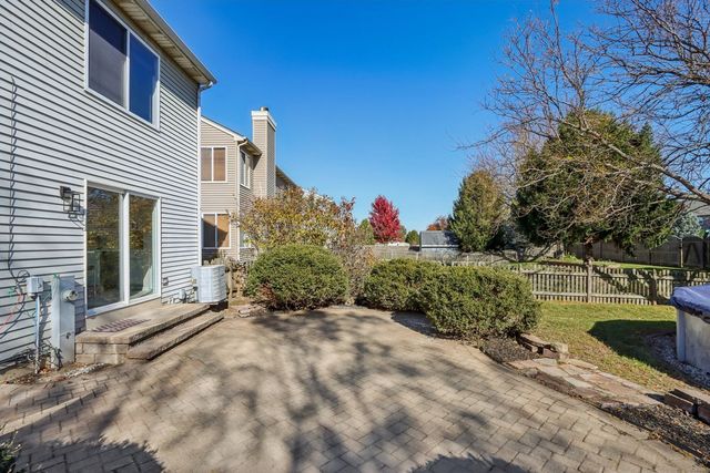 2060 Lyndhurst Lane, Aurora, IL 60503